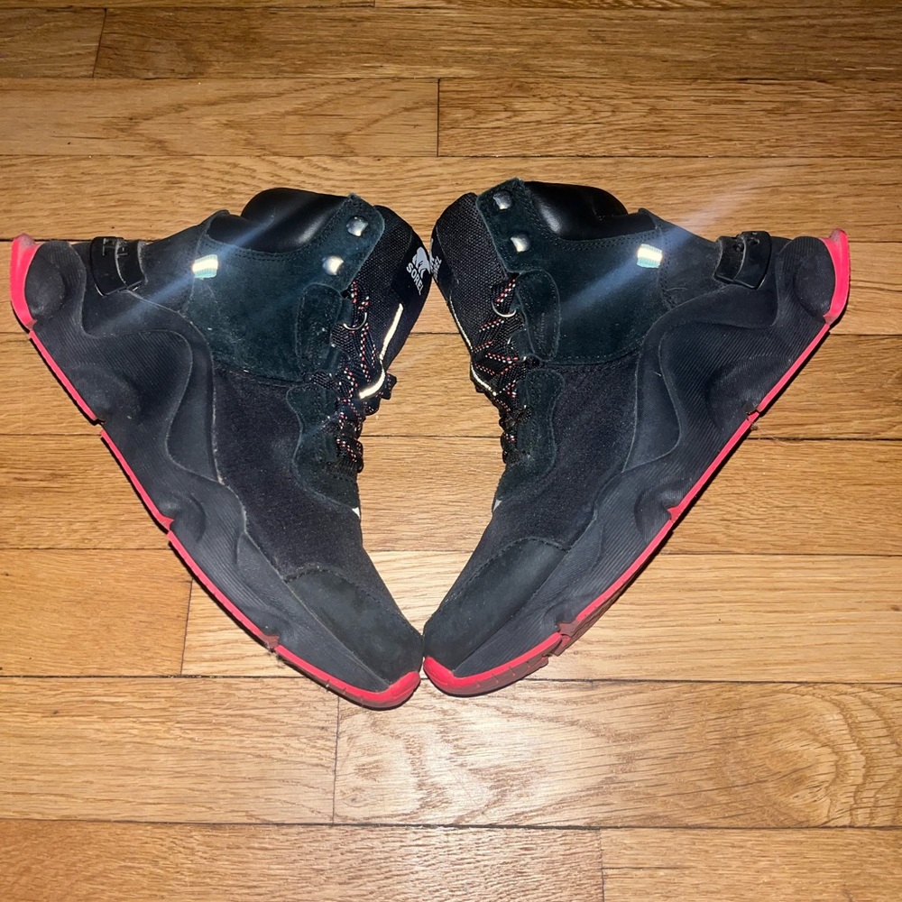 KINETIC™ RNEGD CONQUEST WP | 012 | 5.5
Color: Black, Laser Red
Size: 5.5